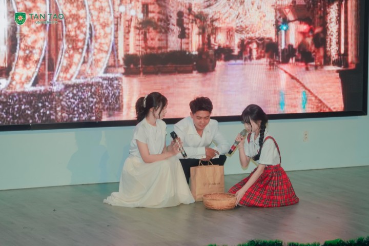 "Santa’s Secret": A Meaningful Christmas Season at TTU 8 Cong tac sinh vien Truong Dai hoc Tan Tao