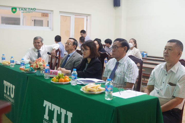 Medical students present their graduation thesis proposals 1 Khoa Y Dai hoc Tan Tao1