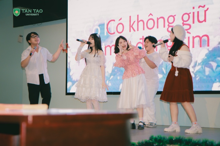 Sinh vien Dai hoc Tan Tao 2