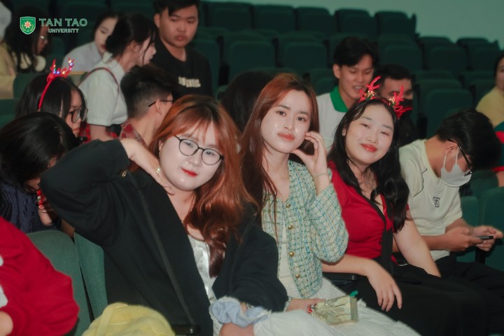 "Santa’s Secret": A Meaningful Christmas Season at TTU 5 Truong Dai hoc Tan Tao Long An