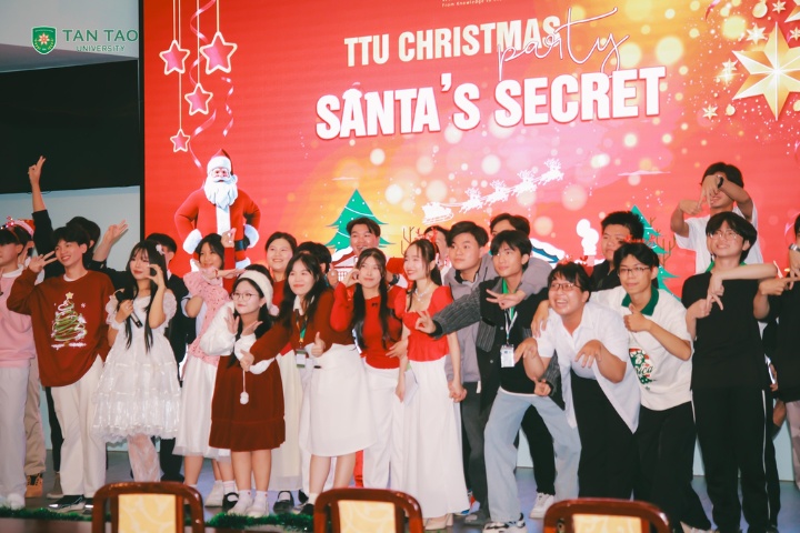 Recap: 2024 Christmas Program “Santa’s Secret” 12 Truong Dai hoc Tan Tao Su kien