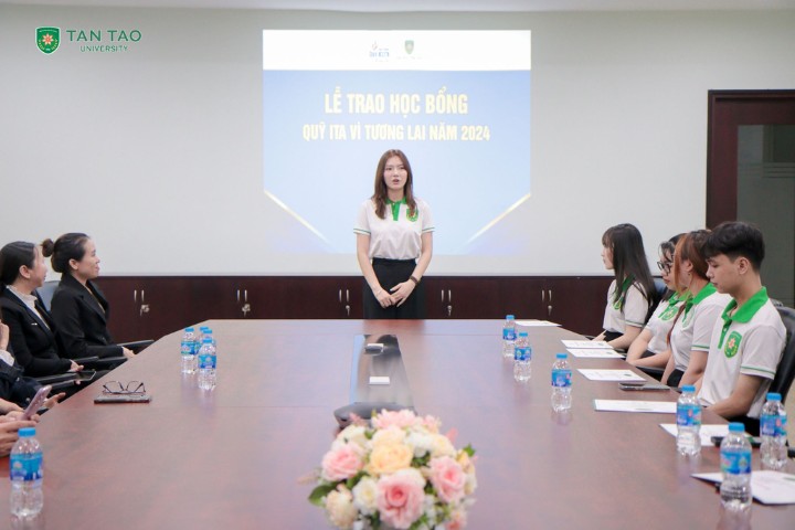 ITA “For the Future” Scholarship Award Ceremony: A Journey of Knowledge and Aspiration 4 hoc bong sinh vien dai hoc