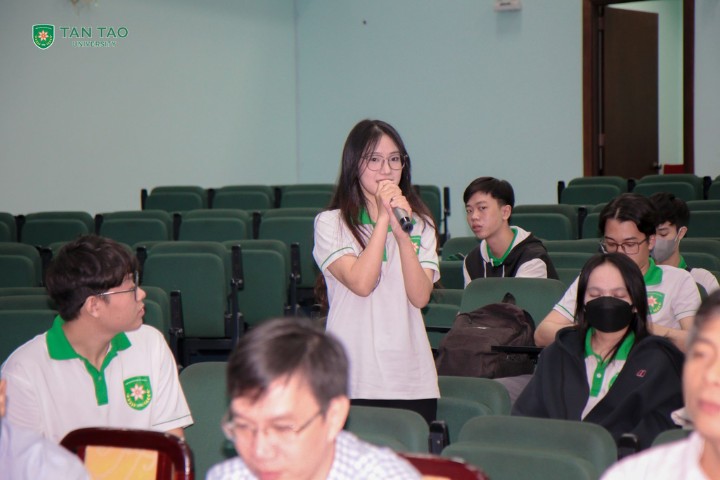 sinh vien truong dai hoc tan tao