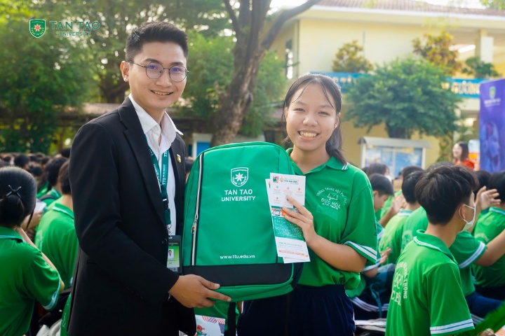 The Explosion of AI Technology: What Are Long An Students Preparing for the Future? 9 Chon nghe hanh phuc truong Dai hoc Tan Tao