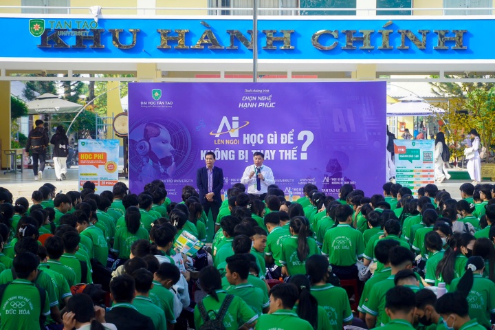 The Explosion of AI Technology: What Are Long An Students Preparing for the Future? 2 Giang vien Dai hoc Tan Tao 1