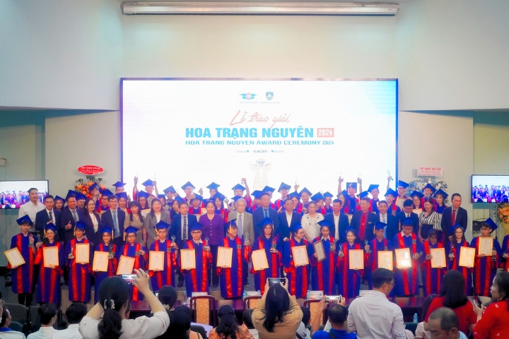 Full-Tuition Talent Scholarship – "For the Future" for the Academic Year 2025–2026 1 Hoc bong toan phan Hoa Trang Nguyen