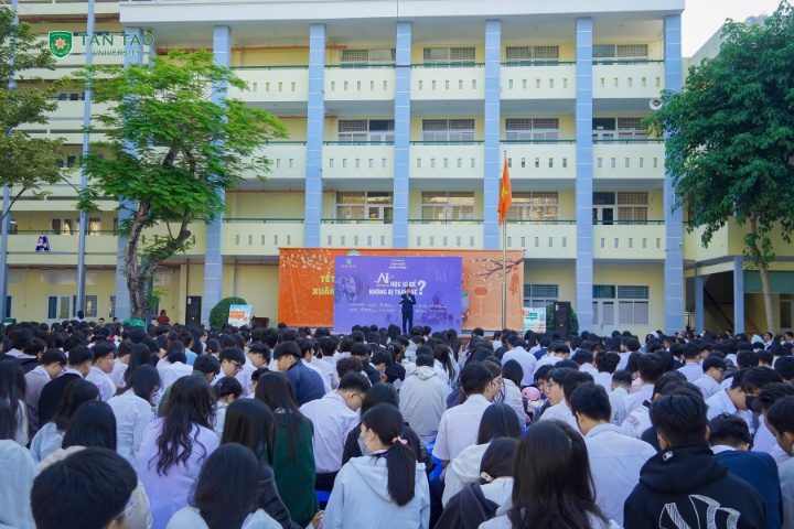 What to Learn to Avoid Being Replaced by AI? 1 Truong Dai hoc Tan Tao Chon nghe hanh phuc