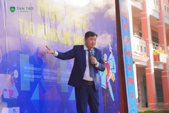 How can 12th-grade students identify their goals and create motivation for studying? 2 Truong Dai hoc Tan Tao Long An 2