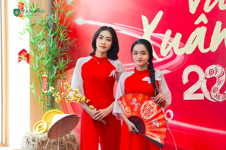 Truong Dai hoc Tan Tao su kien