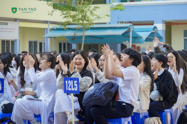 What to Learn to Avoid Being Replaced by AI? 4 Truong Dai hoc Tan Tao tuyen sinh