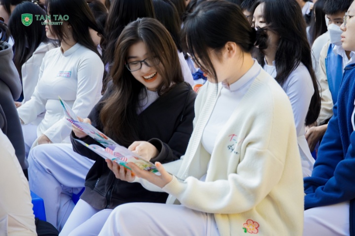 What to Learn to Avoid Being Replaced by AI? 5 Truong Dai hoc Tan Tao tuyen sinh1