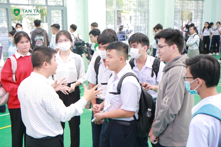 Choose A Happy Career – Guiding GenZ in Choosing Their Future 4 chon nghe hanh phuc Dai hoc Tan Tao1