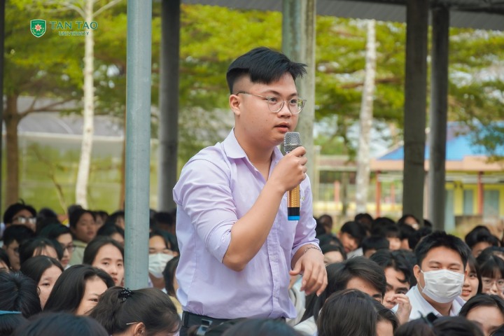 Igniting Liberal Thinking: The Key To Unlocking The Future For High School Students 3 Dai hoc Tan Tao chon nghe hanh phuc
