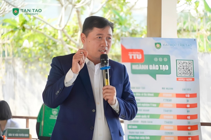 The New Colors of "Choose a Happy Career" 5 TS Nguyen Mai Lam truong dai hoc tan tao
