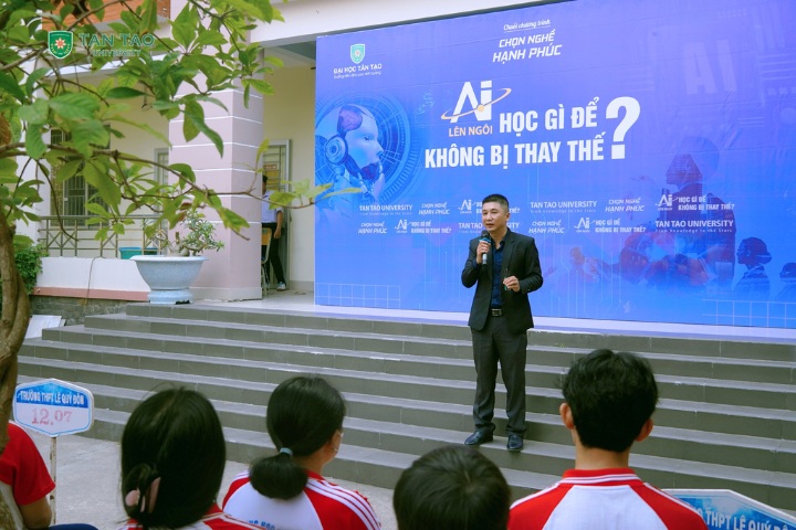 Choosing a Happy Career in the AI Era: What Should Students Prepare to Avoid Being Replaced? 3 Truong Dai hoc Tan Tao Giang vien