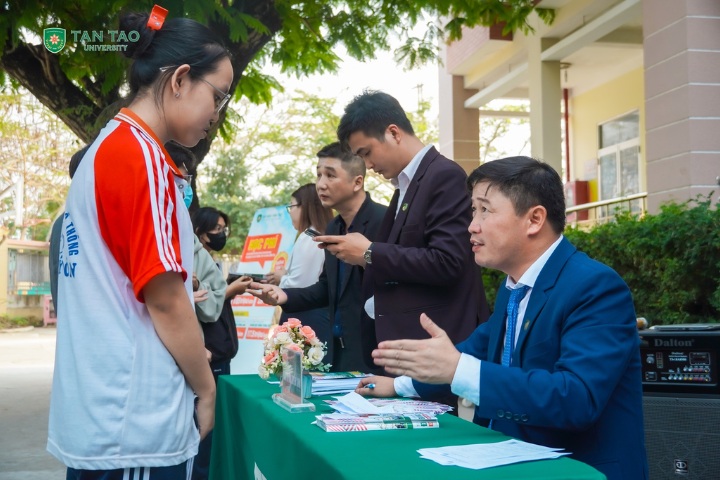 Choosing a Happy Career in the AI Era: What Should Students Prepare to Avoid Being Replaced? 5 Truong Dai hoc Tan Tao Tuyen sinh