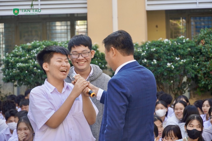 "Choose a Happy Career" Program Helps 12th Grade Students with Career Orientation in the 4.0 Era 4 Truong Dai hoc Tan Tao chon nghe hanh phuc