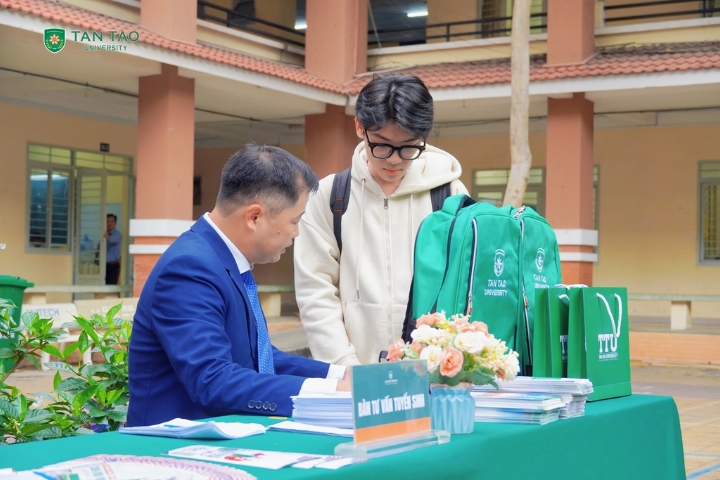 Candidates in 2007 Learn About the New Points in the 2025 University Admission Regulations 3 Dai hoc Tan Tao Long An