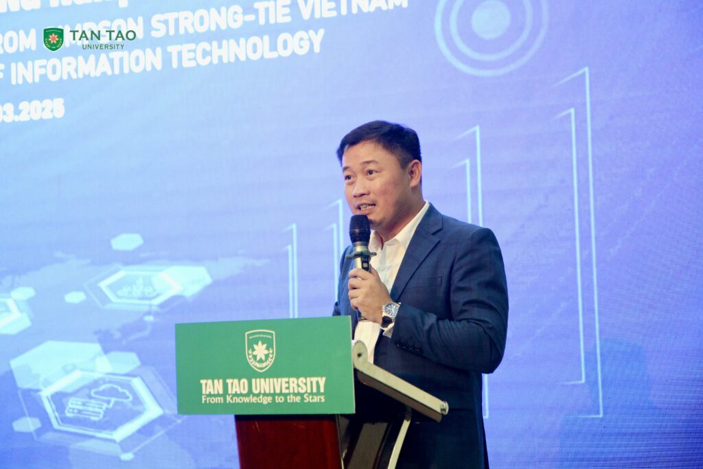 Simpson Strong-Tie Việt Nam tặng học bổng khuyến học cho sinh viên Khoa Công Nghệ Thông Tin 2 IMG 0088 min
