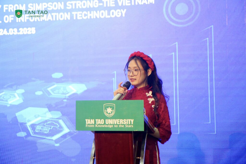 Simpson Strong-Tie Việt Nam tặng học bổng khuyến học cho sinh viên Khoa Công Nghệ Thông Tin 4 IMG 0274 min