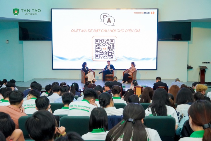 The Story "From the Classroom to the Business World" 2 Truong Dai hoc Tan Tao dien gia