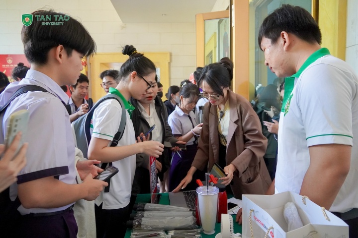 Truong Dai hoc Tan Tao techombank