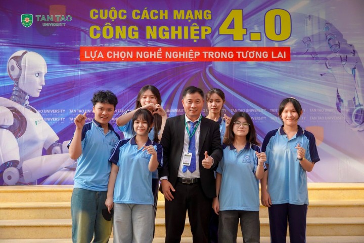 Choosing a Career: Passion or Trends? 3 Truong dai hoc Tan Tao tuyen sinh