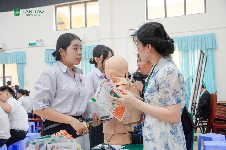 Candidates in 2007 Learn About the New Points in the 2025 University Admission Regulations 2 Tuyen sinh Dai hoc Tan Tao