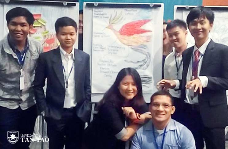 Quit a prestigious university, what did Phuong Truc decide then?