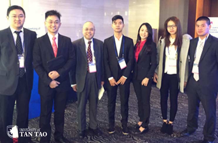Sinh viên đại học Tân Tạo thuyết trình tại Hội thảo tim mạch ở Hàn Quốc
