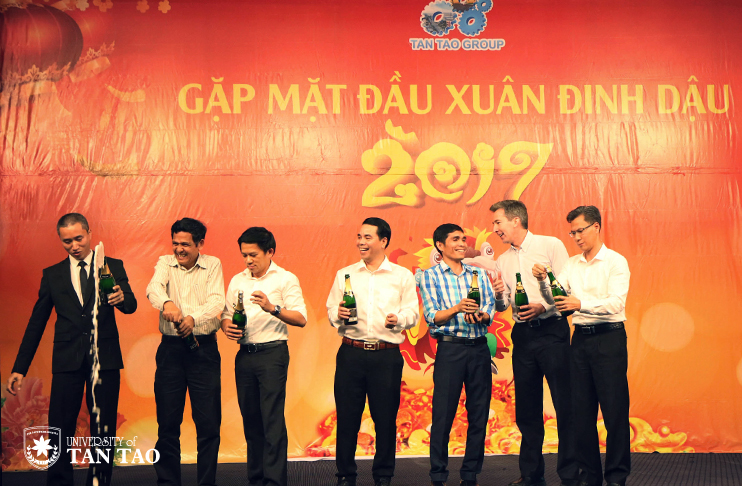 Tan Tao Group joyfully holds New Year gathering