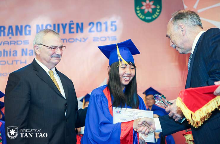 Eligibility criteria for Hoa Trang Nguyen Award 2014