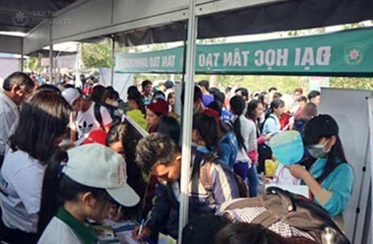 Ngày hội tư vấn tuyển sinh tại Cần Thơ thu hút hàng chục ngàn người tham gia