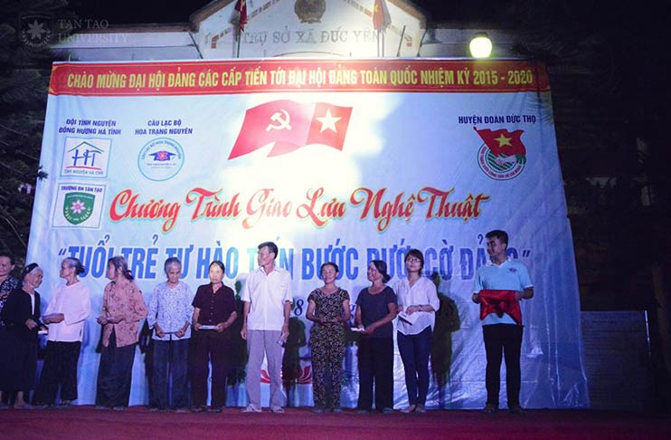 Hoa Trạng Nguyên Việt Nam tiếp sức mùa thi với “Hành trang sĩ tử” tại Hà Tĩnh