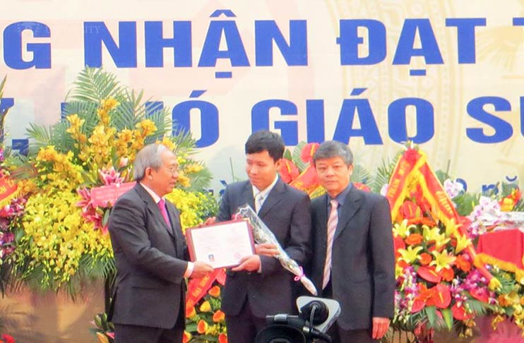 Phó Giáo Sư Đầu Tiên Tại TTU: TS. Nguyễn Quang Hưng  (Phó Trưởng Khoa Kỹ Thuật)