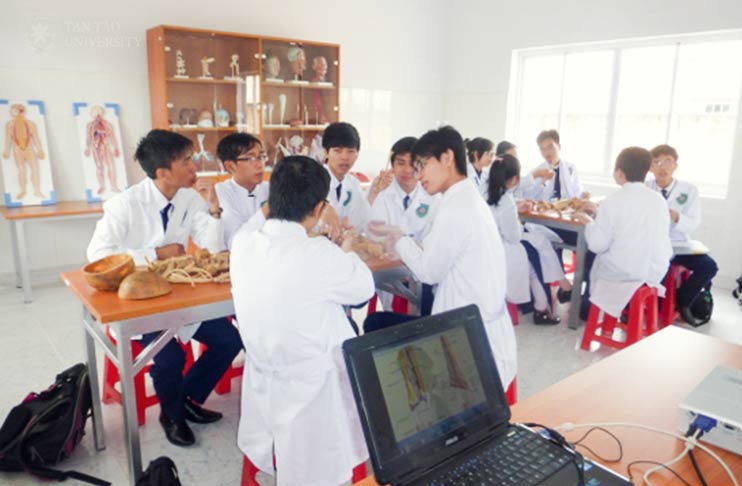 Đoàn GS. BS. Hoa Kỳ, Pháp, Ý đến giảng dạy chuyên đề tim mạch cho sinh viên TTU ngày 17/03/2015