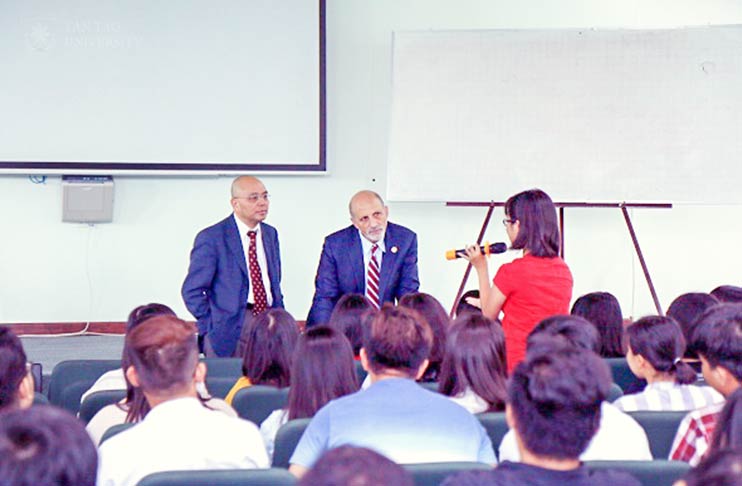 Gs. Đại học Harvard chia sẻ kinh nghiệm cùng SV Y Khoa TTU