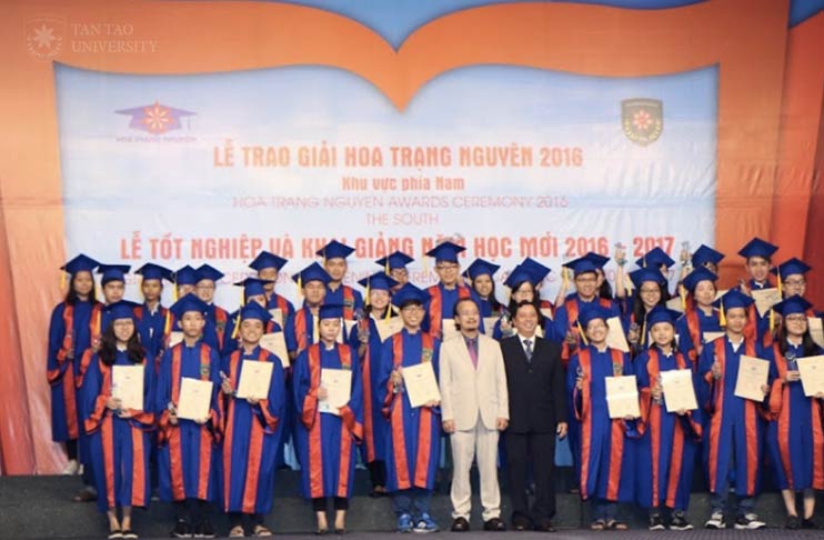 Trường ĐH Tân Tạo: Vinh danh 287 hoa trạng nguyên xuất sắc năm 2016