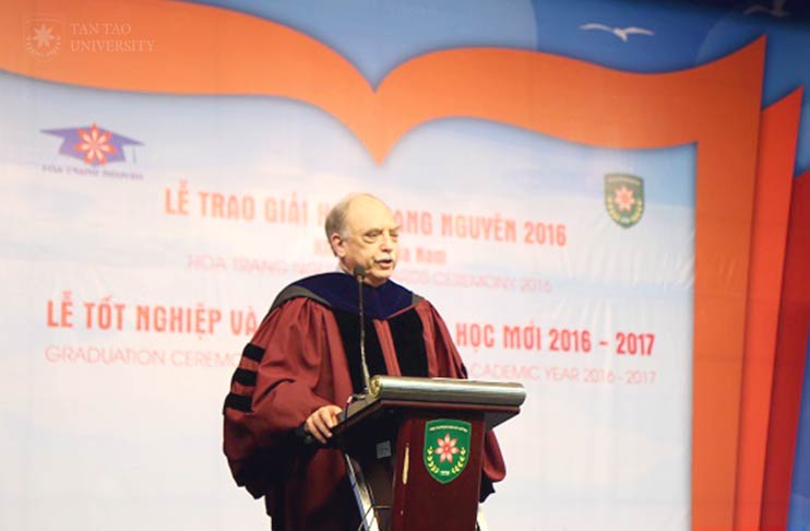 Bài phát biểu của GS. Eugene H. Levy – Thành viên Sáng lập Đại học Tân Tạo nhân lễ tốt nghiệp của sinh viên khóa 2012-2016.