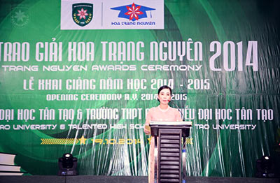 Ms. Nguyen Thi Lai, Board Member of Tan Tao Group, speaks at the Hoa Trang Nguyen Award Ceremony