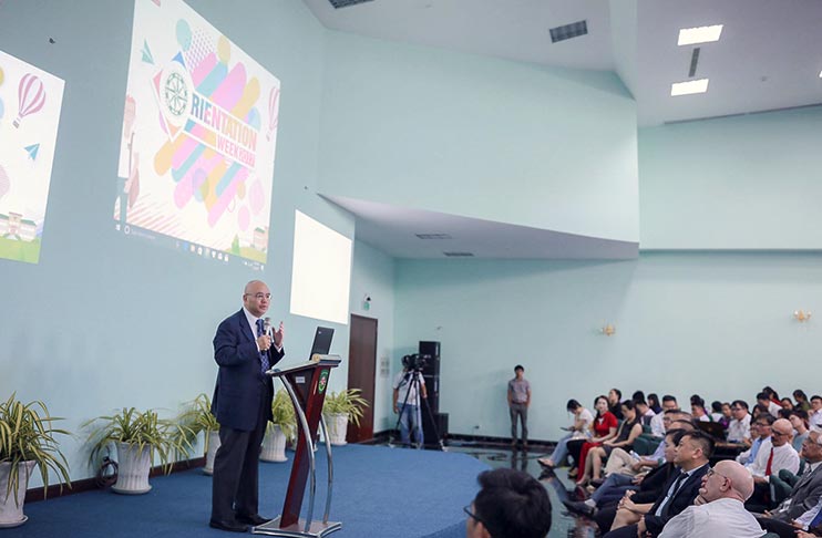 Nhân ngày khai trường nói chuyện học hành kiểu Mỹ