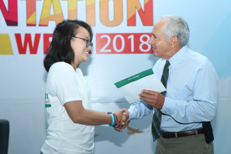 Professor Peter Singer teaching at Tan Tao University