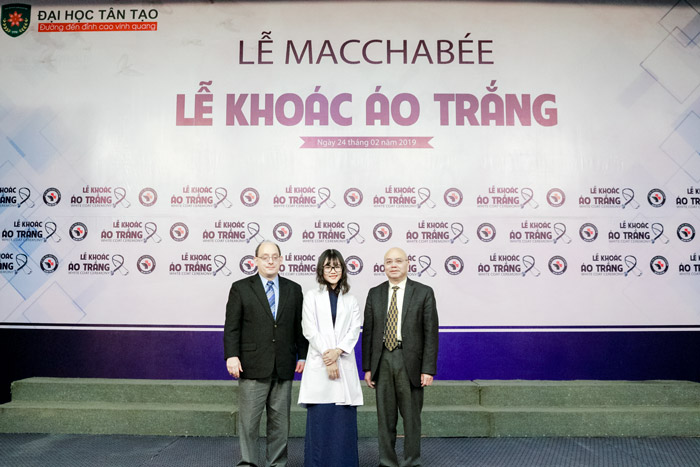Tan Tao University organized Macchabée ceremony to express gratitude to those who donated their bodies and white coat ceremony for first-year medical students
