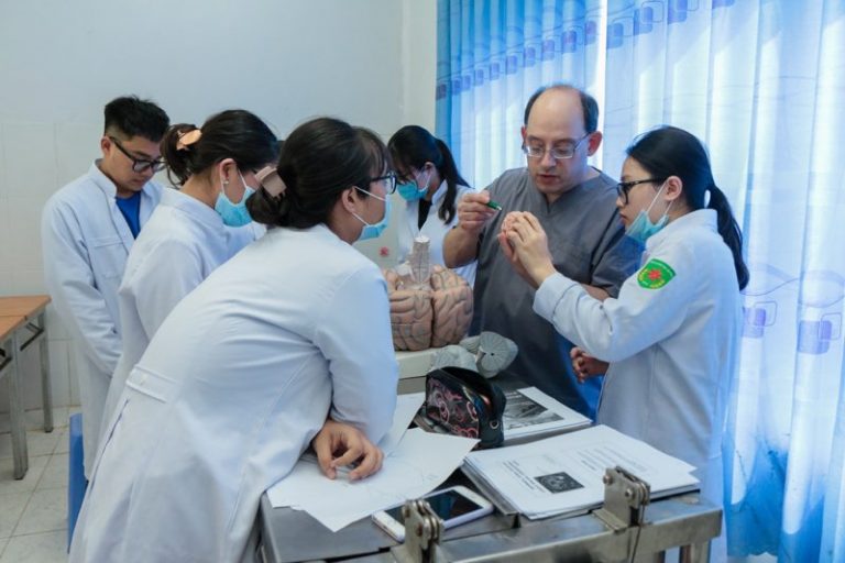 Dr. Ernest F. Talarico Jr., Associate Professor of Anatomy & Cell Biology at the Indiana University School of Medicine, USA, Visited Tan Tao University.