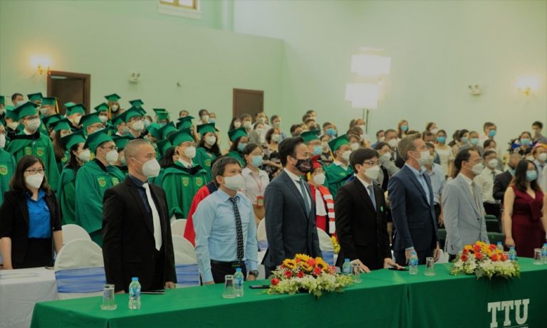 [HTV7] “Những thiên thần áo trắng” Y Khoa Đại học Tân Tạo tốt nghiệp