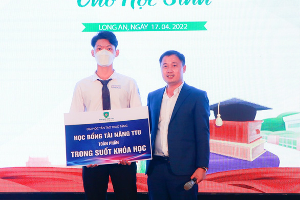 Đại học Tân Tạo khởi động Quỹ học bổng ‘Khai phóng’ trị giá gần 38 tỉ đồng