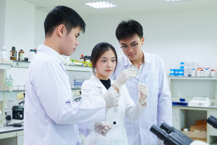 Ngành kỹ thuật xét nghiệm y học và cơ hội nghề nghiệp 