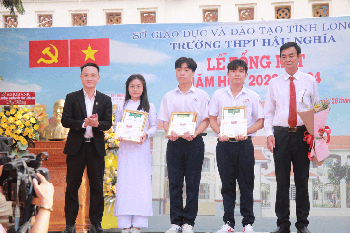 Đồng hành cùng khoảnh khắc đáng nhớ của thời học sinh
