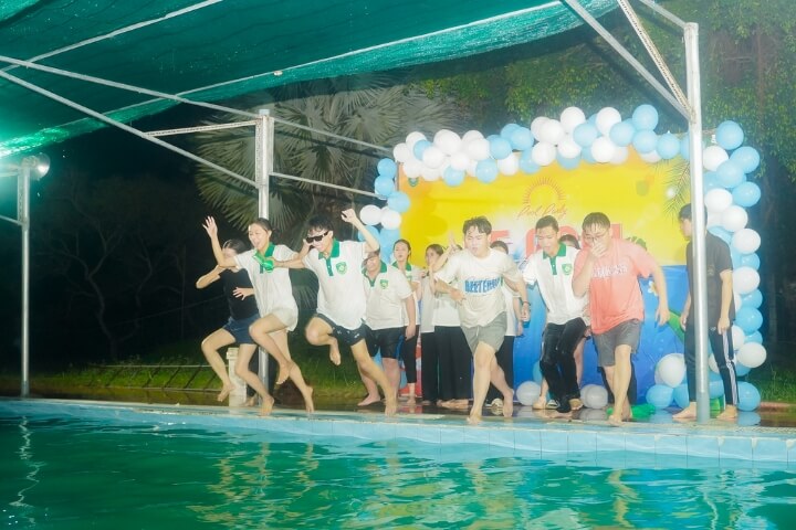 TTUers burn it up at the epic Pool Party