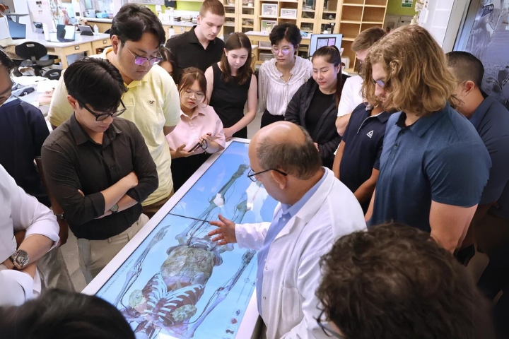 Vietnamese medical students gain practical experience at Purdue Northwest University